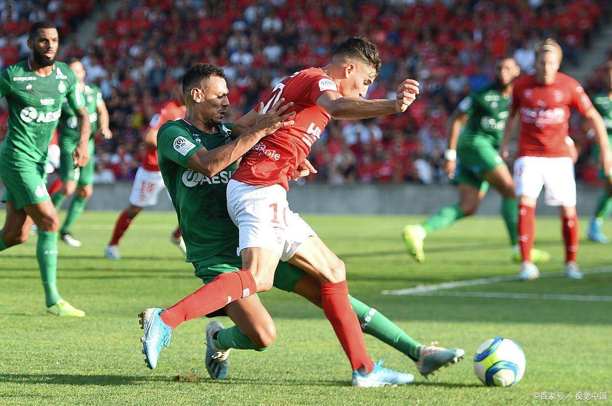 关于圣埃蒂安队在联赛中稳步前行，永不言败的信息