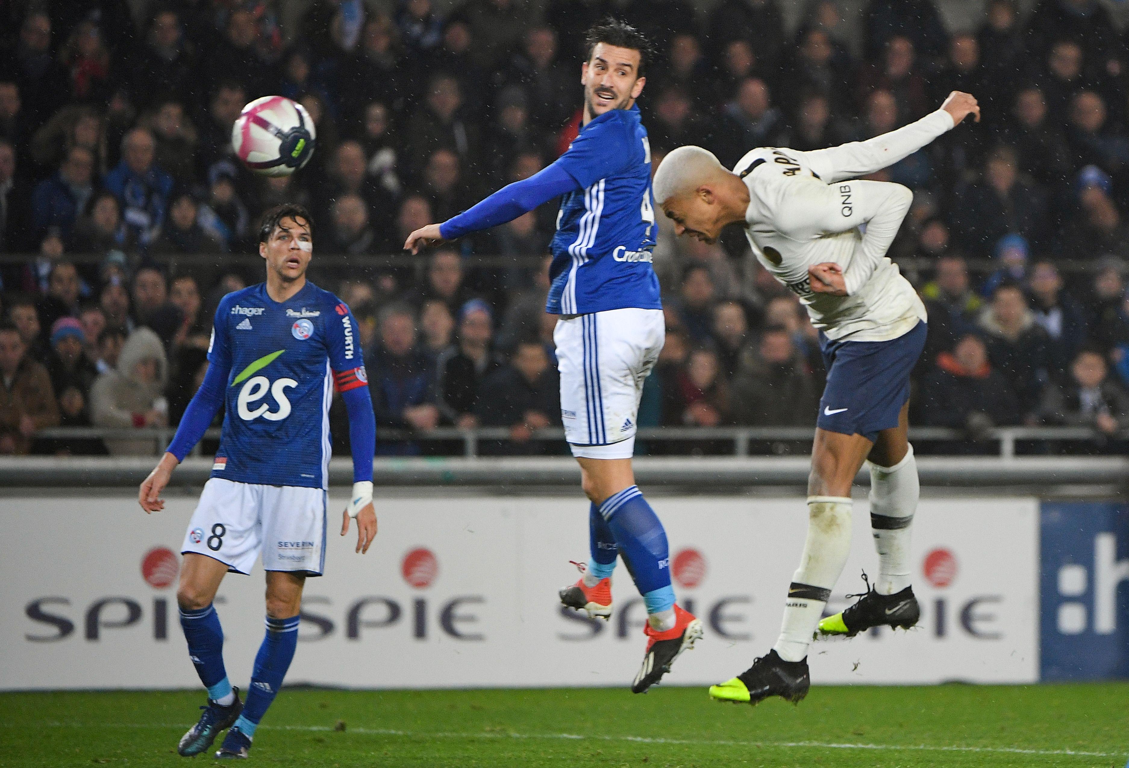 包含里昂客场战平斯特拉斯堡，联赛首次平局的词条