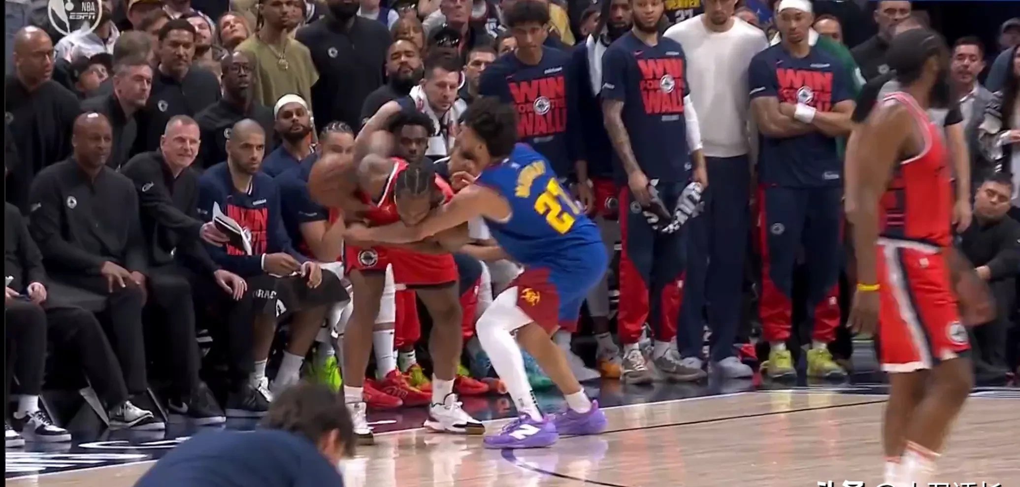 快船负76人遭遇两连败 快船负76人遭遇两连败