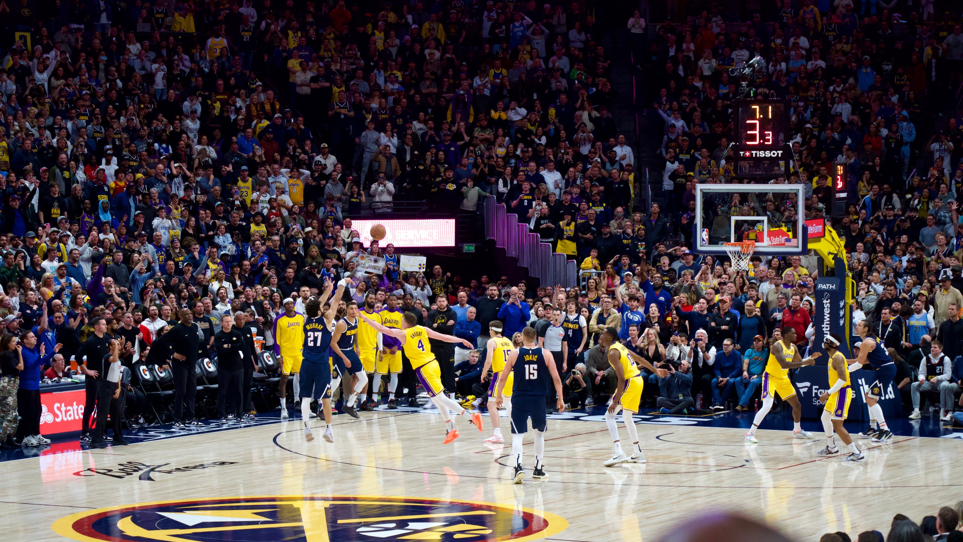 湖人主场大胜篮网，遭遇两连胜